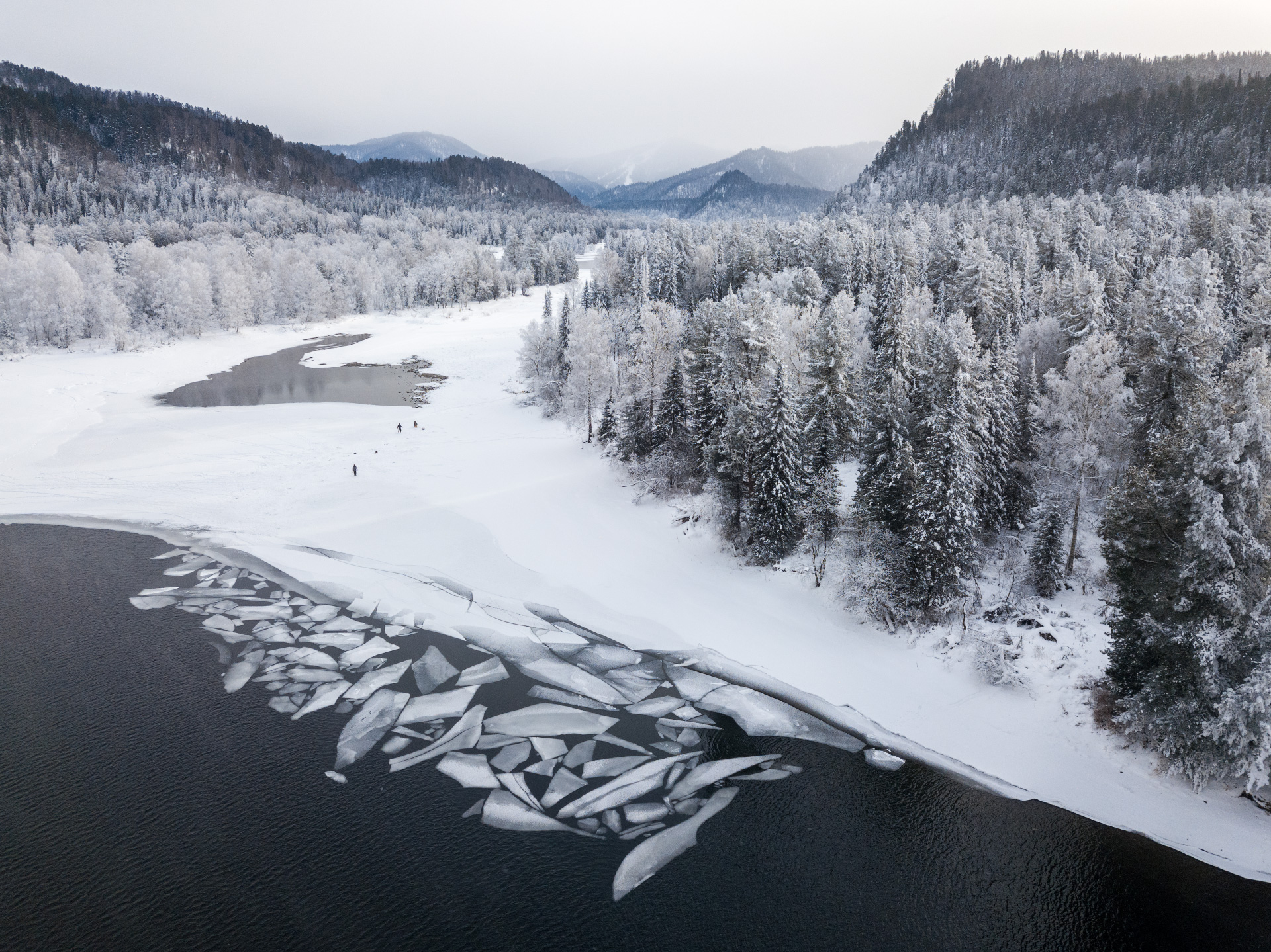 Новосибирский фотограф Вадим Махоров сделал захватывающие снимки снежного Алтая