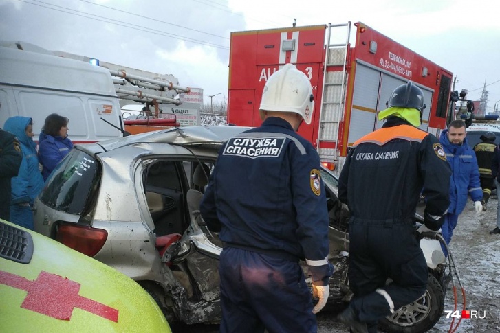Авария произошла на Новомеханической в районе ЧГРЭСа Авария произошла на Новомеханической в районе ЧГРЭСа