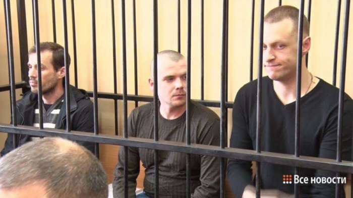 Недавно троих полицейских выпустили из-под стражи и отправили под домашний арест Недавно троих полицейских выпустили из-под стражи и отправили под домашний арест