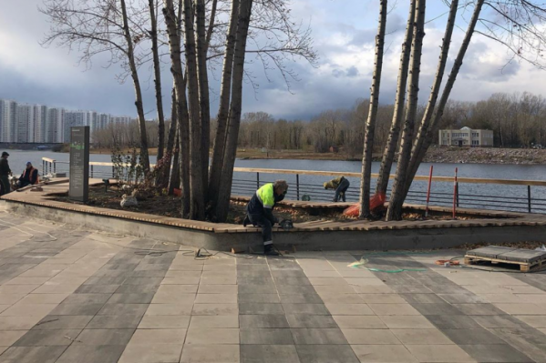 Работы проходят на участке от Предмостной площади до улицы Гладкова Работы проходят на участке от Предмостной площади до улицы Гладкова
