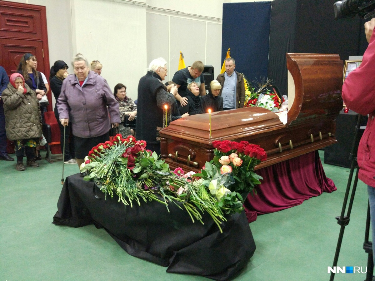Нижегородцы пришли проводить в последний путь Александра Бочкарева Нижегородцы пришли проводить в последний путь Александра Бочкарева