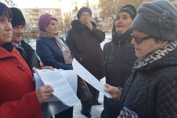 В Кургане жители двух домов решили пойти против застройщика и фитнес-центра во дворе В Кургане жители двух домов решили пойти против застройщика и фитнес-центра во дворе