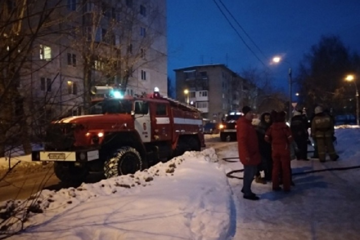 На место ЧП выехали восемь пожарных машин На место ЧП выехали восемь пожарных машин