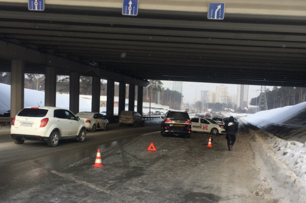 Авария произошла под мостом Авария произошла под мостом