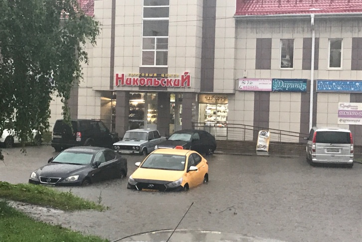 Больше всего досталось площади Терёхина Больше всего досталось площади Терёхина