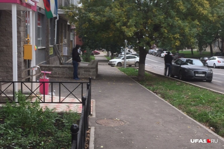 В Уфе силовики обыскивают квартиры активистов штаба Навального: стрим с места событий