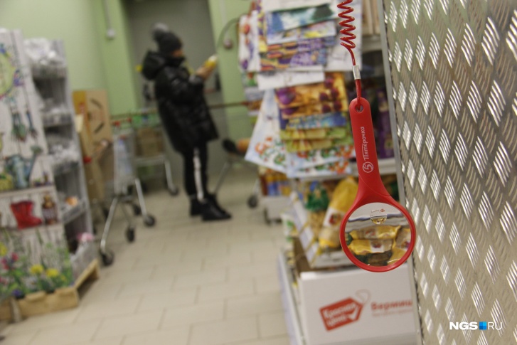 В торговом зале должно быть 5 луп в разных местах В торговом зале должно быть 5 луп в разных местах