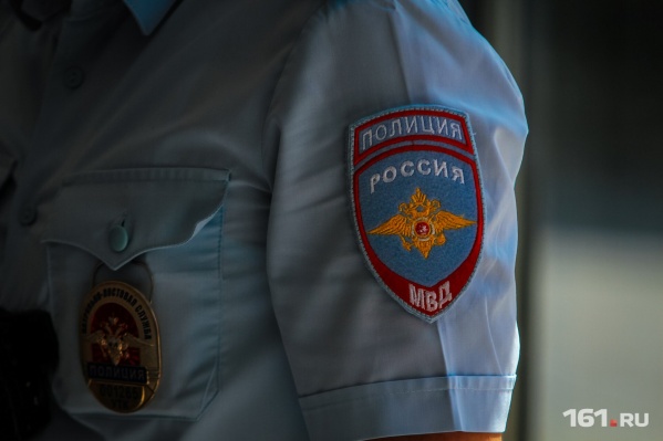 Сотрудники полиции осмотрели место происшествия Сотрудники полиции осмотрели место происшествия