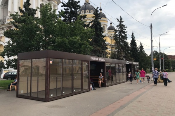 Остановку разнесли вандалы Остановку разнесли вандалы