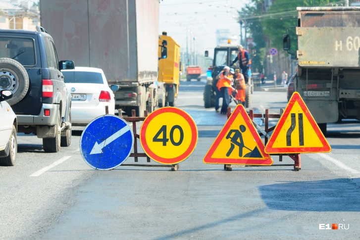 Движение по мосту частично перекрыли Движение по мосту частично перекрыли