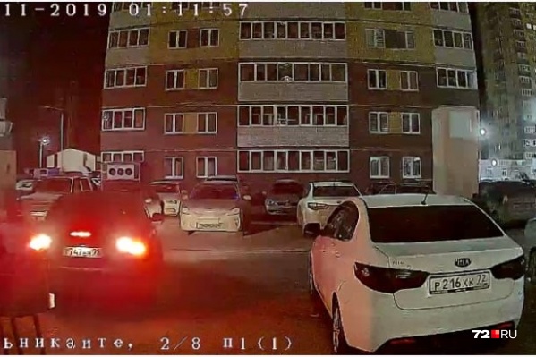 Стрелявшие уехали на черной иномарке Стрелявшие уехали на черной иномарке
