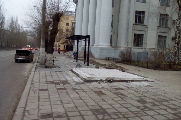 Остановку на Педагогическом университете перенесли в сторону центра Остановку на Педагогическом университете перенесли в сторону центра 