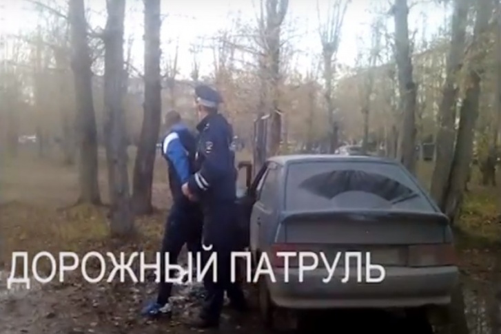 Молодой водитель неадекватно реагировал на требования инспектора Молодой водитель неадекватно реагировал на требования инспектора