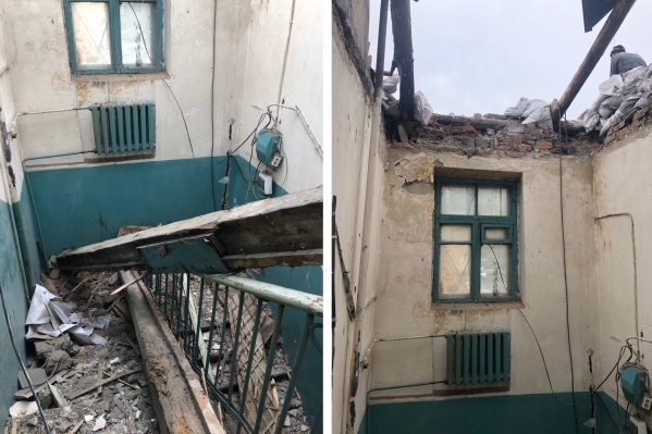 Потолок обвалился в подъезде двухэтажного дома Потолок обвалился в подъезде двухэтажного дома 