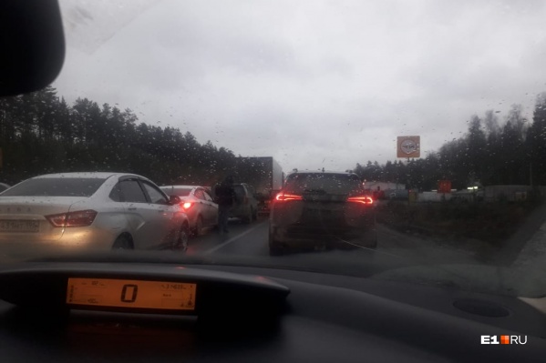 ЕКАД стоит в глухой пробке ЕКАД стоит в глухой пробке 