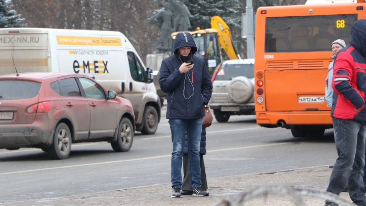 «Позвонила вежливая женщина»: за сутки с банковских карт нижегородцев украли более 400 тысяч рублей