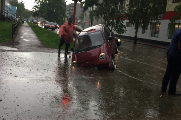 Неравнодушные автомобилисты останавливались и предлагали помощь Неравнодушные автомобилисты останавливались и предлагали помощь