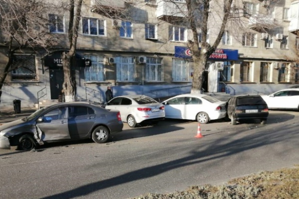 Авария случилась на улице Пархоменко Авария случилась на улице Пархоменко 