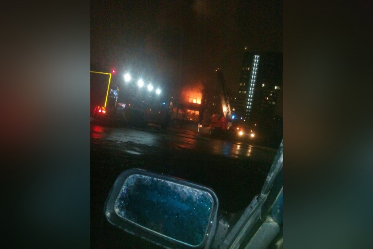 Площадь горения составила около 50 квадратных метров Площадь горения составила около 50 квадратных метров