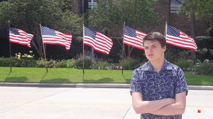 Недавно в США отмечали Memorial Day. В честь праздника весь город украсили флагами Недавно в США отмечали Memorial Day. В честь праздника весь город украсили флагами