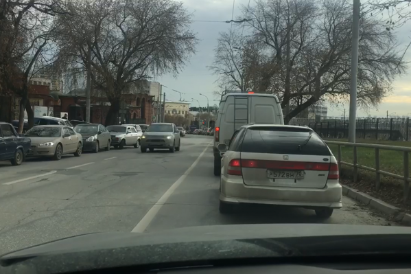 Причиной пробки стал новый светофор Причиной пробки стал новый светофор