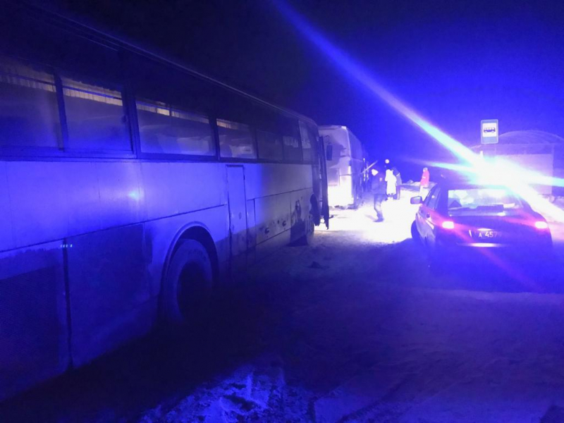 Пассажиров доставили в ближайшую гостиницу Пассажиров доставили в ближайшую гостиницу