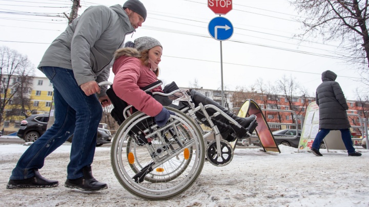 Город, в котором не прокатывает: в День инвалидов тестируем Челябинск в коляске