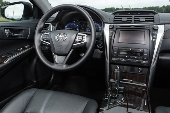 Вот так выглядит салон Toyota Camry. Возможно, именно этот автомобиль купят в пользование чиновникам Вот так выглядит салон Toyota Camry. Возможно, именно этот автомобиль купят в пользование чиновникам