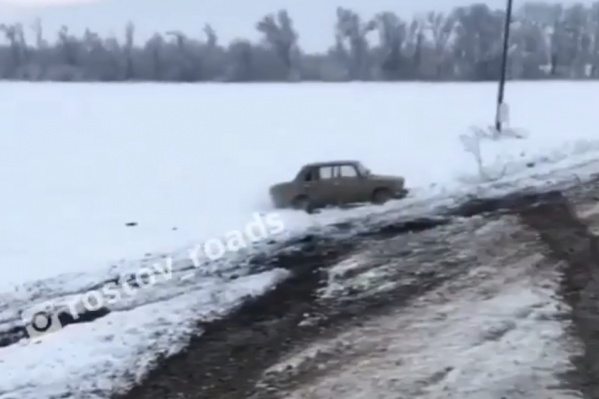 На записи видны не все автомобили, вылетевшие с дороги На записи видны не все автомобили, вылетевшие с дороги