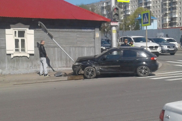 Водитель Chevrolet Lacetti не справился с управлением Водитель Chevrolet Lacetti не справился с управлением