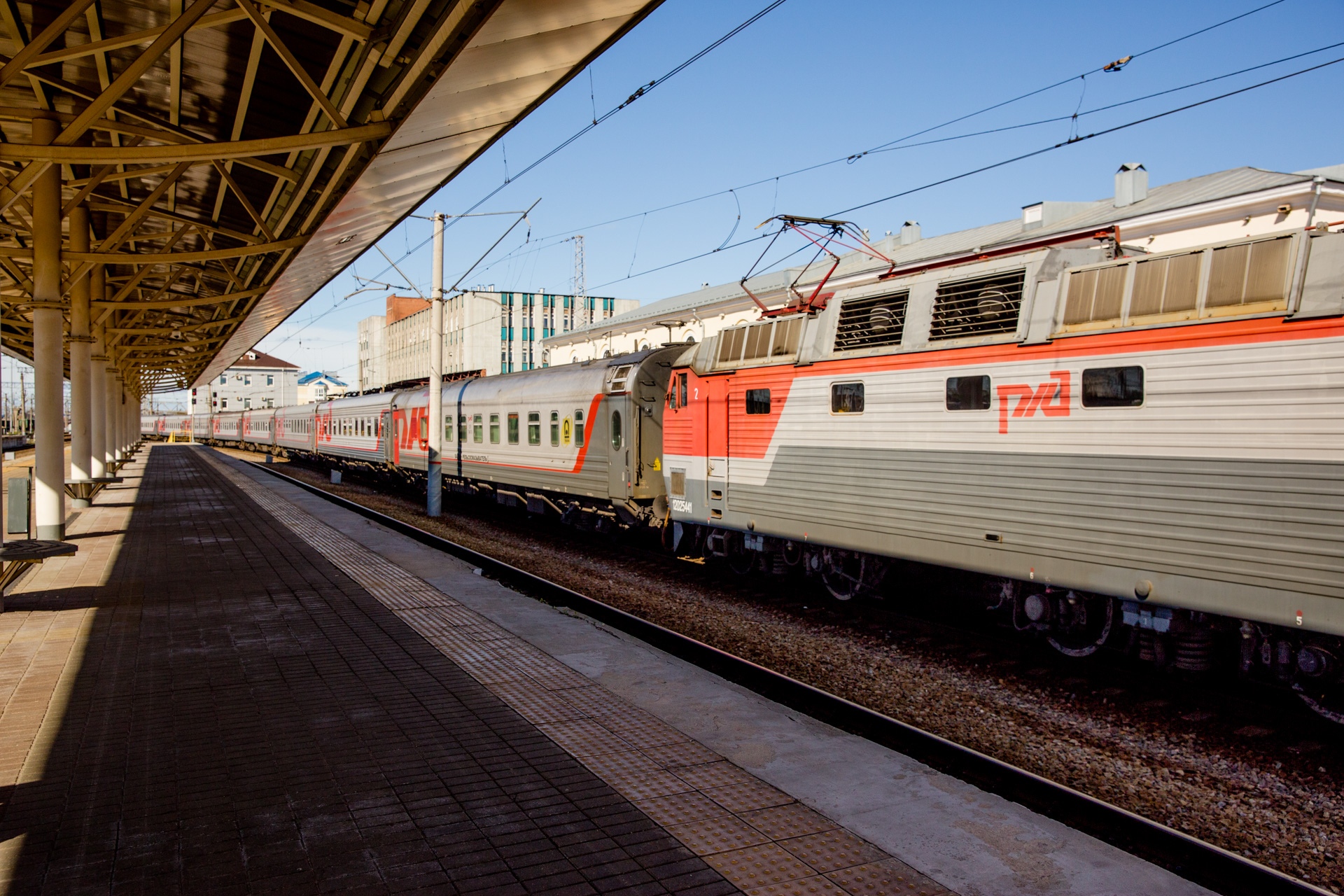 Пассажирам предоставят питание: из-за непогоды в Ярославской области произошла задержка поездов