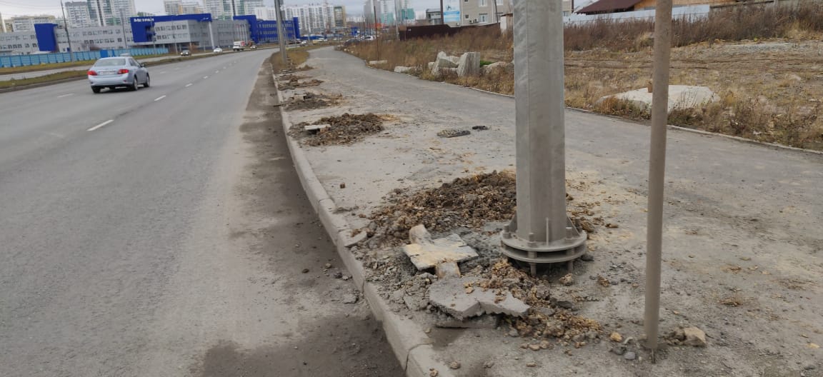 На Новоградском тракте ограждения, под которые уже начали готовить опоры, сделают менее протяжёнными На Новоградском тракте ограждения, под которые уже начали готовить опоры, сделают менее протяжёнными