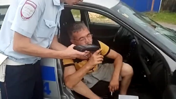 В Талице поймали мужчину, который пьяный и без прав возил по городу маленьких внуков