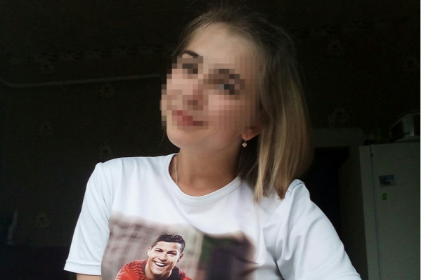 Девочки не было дома около 10 часов Девочки не было дома около 10 часов
