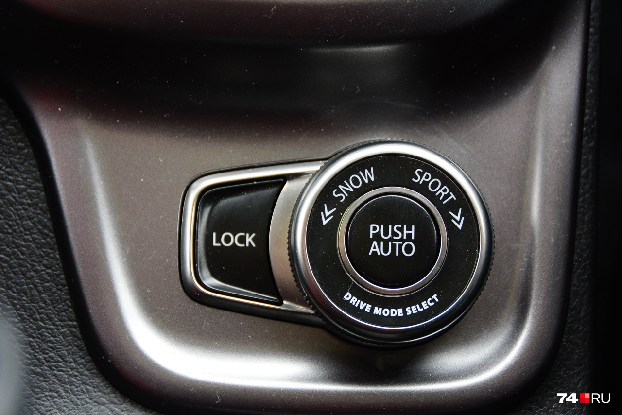Муфту можно заблокировать кнопкой Lock, а расположенным рядом кругляшом — настроить работу трансмиссии и отклики мотора