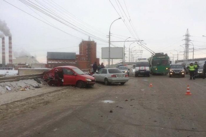 В ДТП попали три автомобиля В ДТП попали три автомобиля
