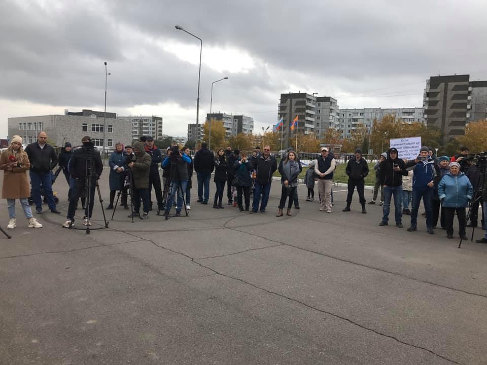 Жители Солнечного провели митинг за развитие инфраструктуры района
