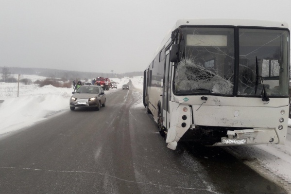 У автобуса отвалился двигатель