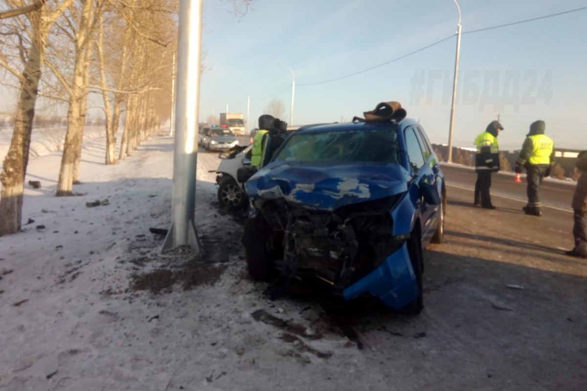 В этой аварии погиб ребенок, пристегнутый «треугольником» В этой аварии погиб ребенок, пристегнутый «треугольником»