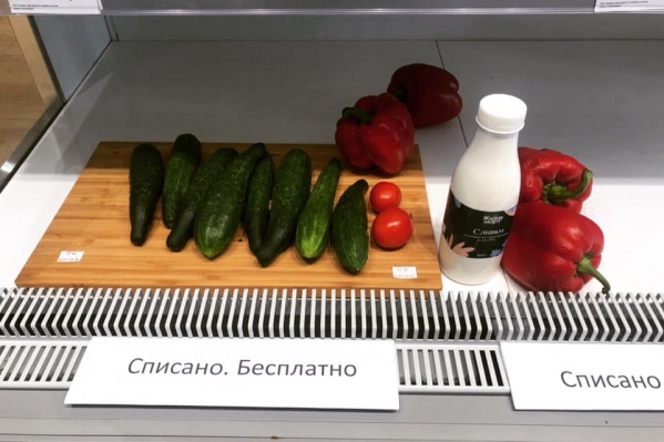 Бизнесмен решил раздавать продукты, но на следующий же день к нему нагрянули с проверкой Бизнесмен решил раздавать продукты, но на следующий же день к нему нагрянули с проверкой