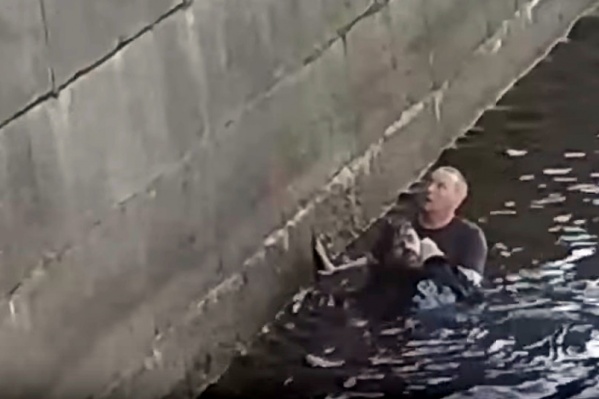 Пермяк вытащил из воды пострадавшего Пермяк вытащил из воды пострадавшего