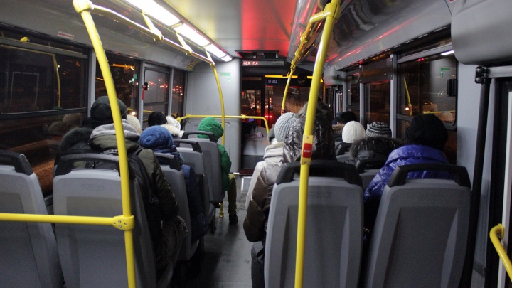 Беспорядок в общественном транспорте: как омичи пострадали от новой системы оплаты проезда