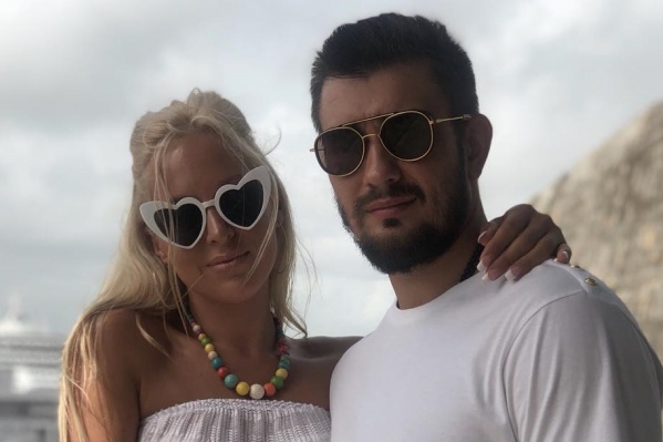 Супруга Вячеслава Войнова простила своего мужа, они продолжают жить вместе Супруга Вячеслава Войнова простила своего мужа, они продолжают жить вместе
