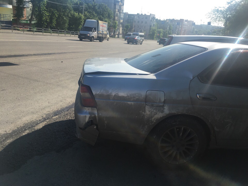 Они повредили автомобиль, пытаясь освободить проезд к стройке Они повредили автомобиль, пытаясь освободить проезд к стройке