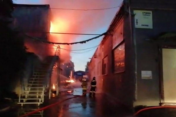 Тушили пожар 88 человек Тушили пожар 88 человек