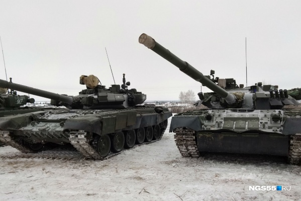 Всего военные пригнали около десятка боевых машин Всего военные пригнали около десятка боевых машин