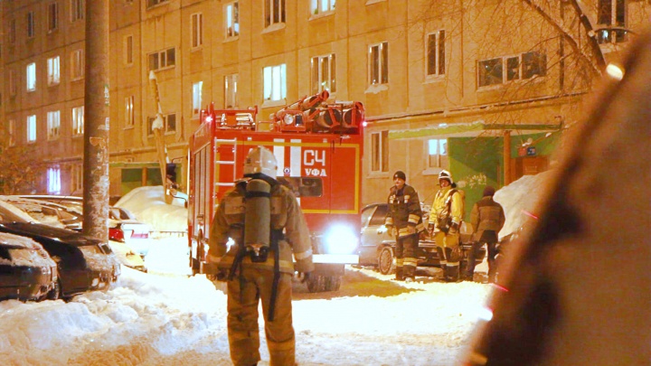 Узкое место: маневрирование пожарных машин в заснеженных дворах Уфы попало на видео