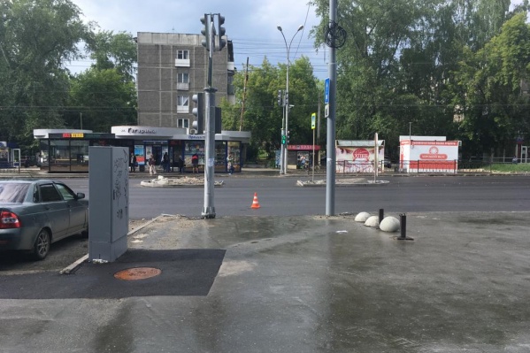 Мужчина переходил дорогу по переходу, когда его сбила машина Мужчина переходил дорогу по переходу, когда его сбила машина