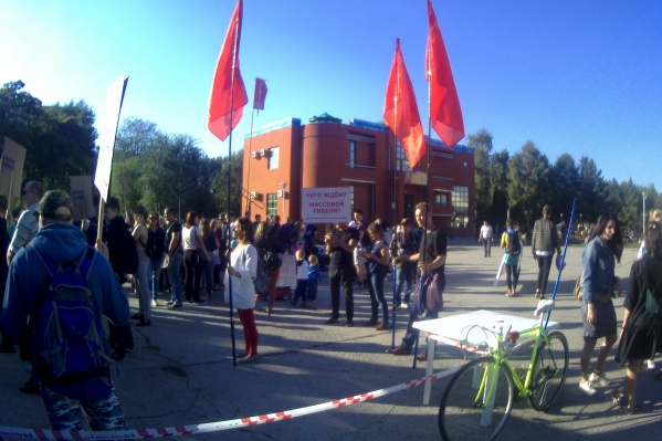 Высказать свою позицию пришли люди всех возрастов Высказать свою позицию пришли люди всех возрастов