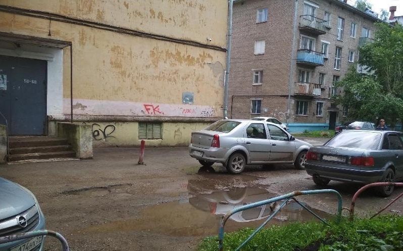 В Краснокамске автомобиль сбил во дворе 9-летнюю девочку